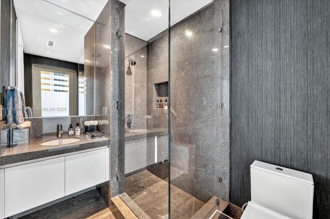 Vendido Recientemente: $10,600,000 (4 camas, 7 baños, 3803 Pies cuadrados)