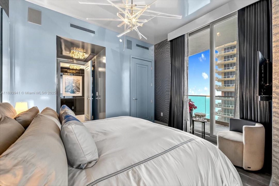 Vendido Recientemente: $10,600,000 (4 camas, 7 baños, 3803 Pies cuadrados)