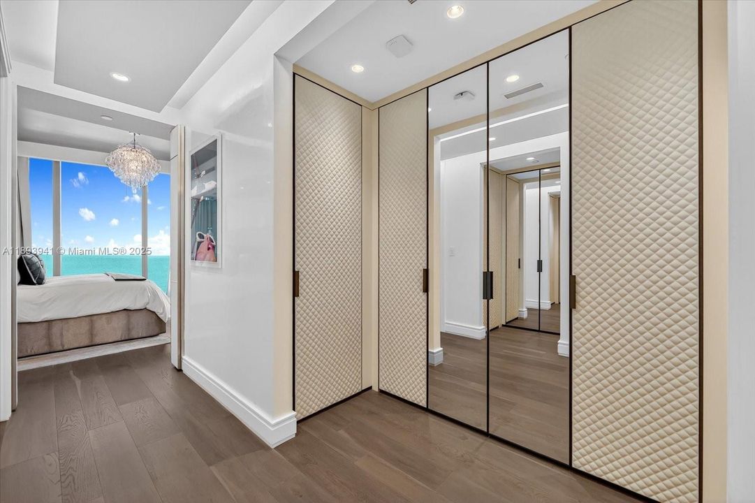 Vendido Recientemente: $10,600,000 (4 camas, 7 baños, 3803 Pies cuadrados)