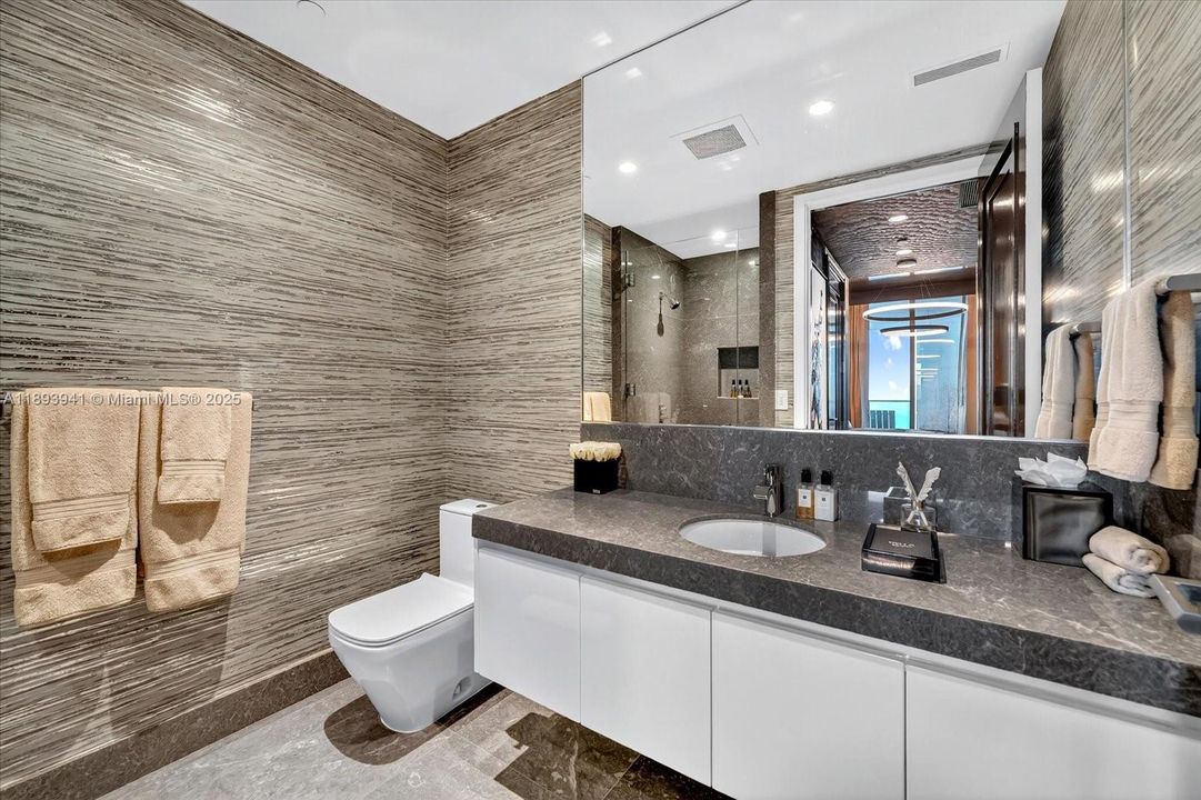 Vendido Recientemente: $10,600,000 (4 camas, 7 baños, 3803 Pies cuadrados)