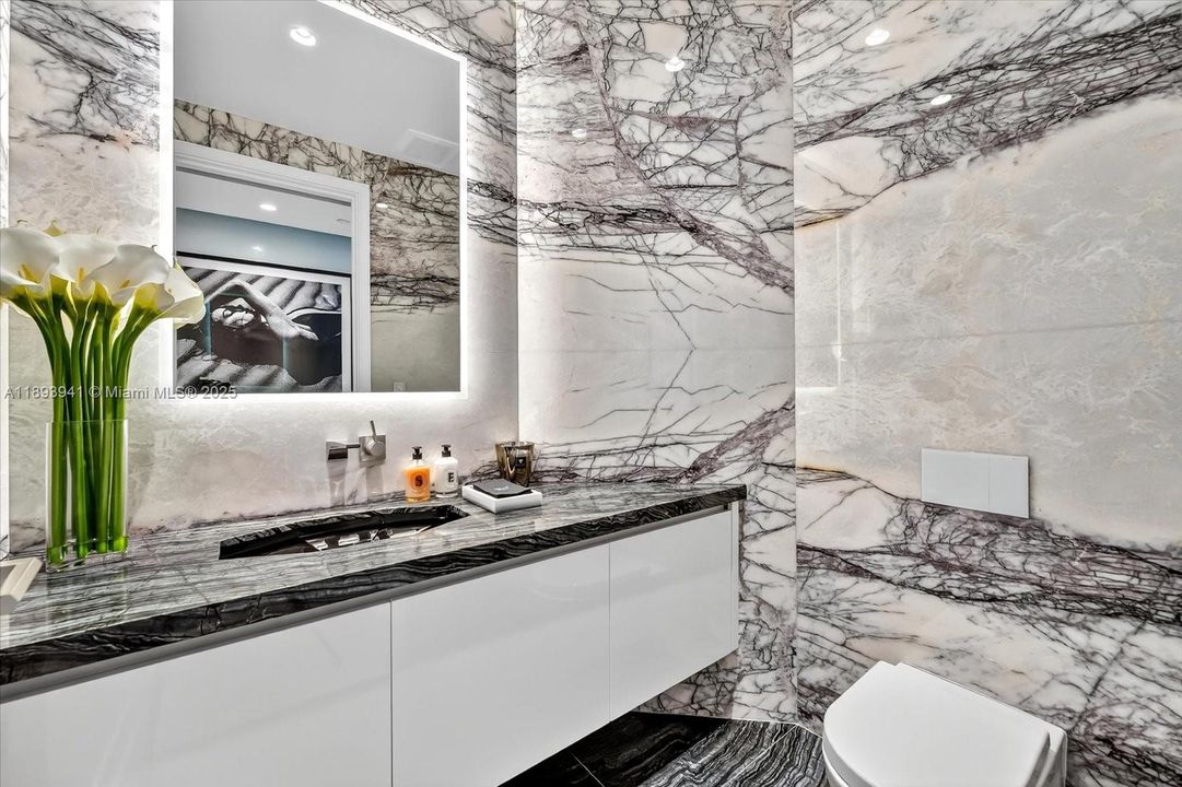 Vendido Recientemente: $10,600,000 (4 camas, 7 baños, 3803 Pies cuadrados)