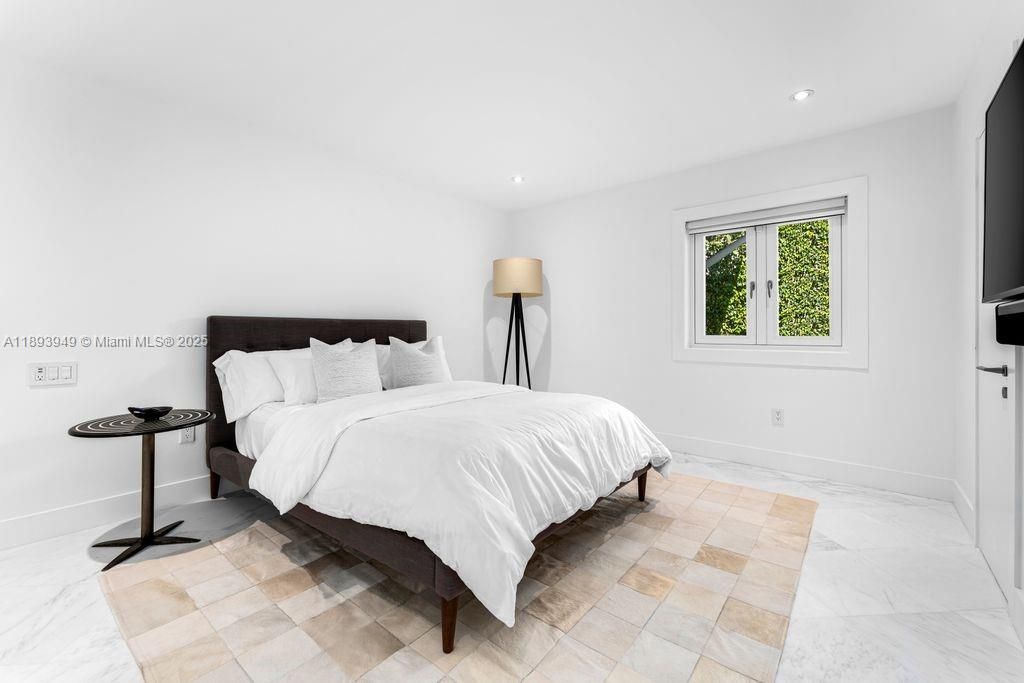 For Sale: $6,275,000 (5 beds, 5 baths, 5681 Square Feet)