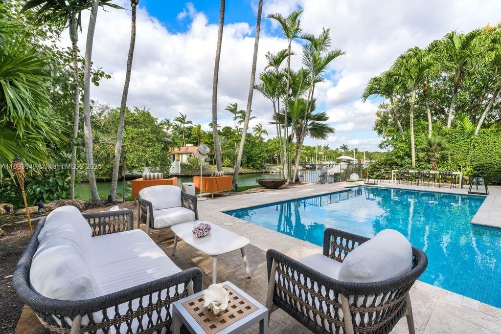 For Sale: $6,275,000 (5 beds, 5 baths, 5681 Square Feet)