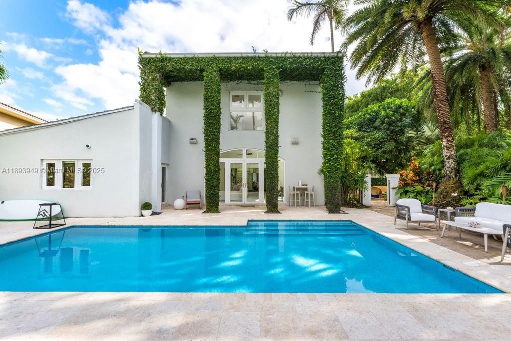 For Sale: $6,275,000 (5 beds, 5 baths, 5681 Square Feet)