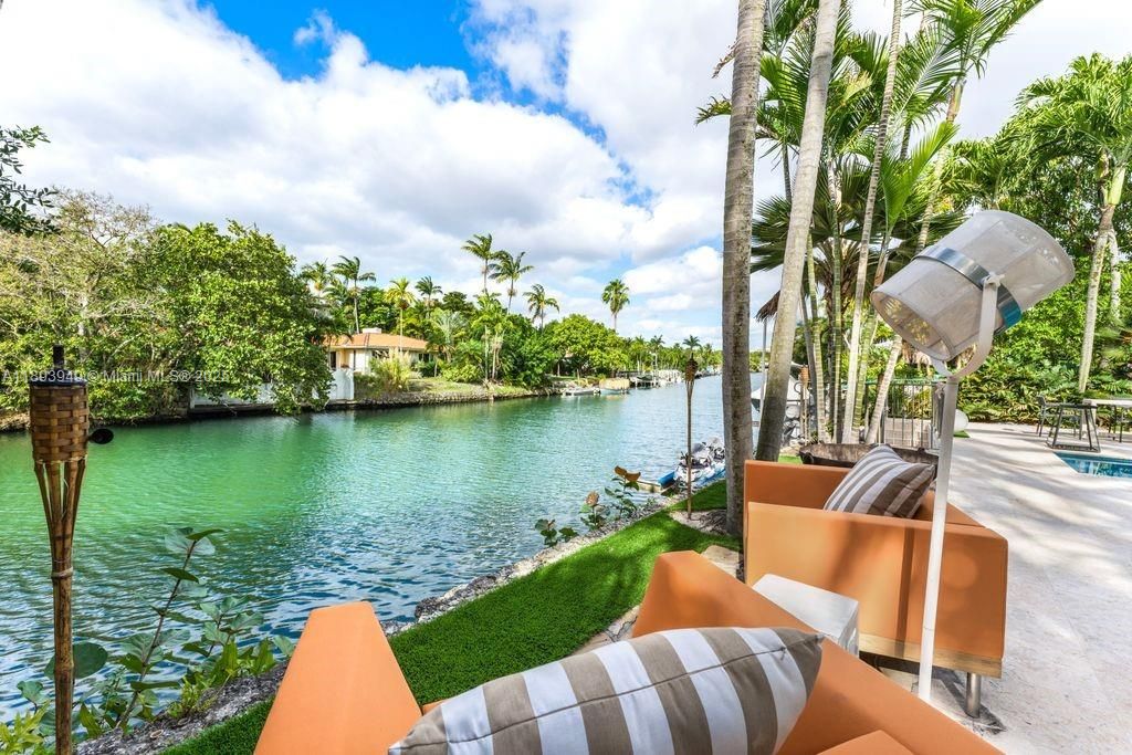 For Sale: $6,275,000 (5 beds, 5 baths, 5681 Square Feet)