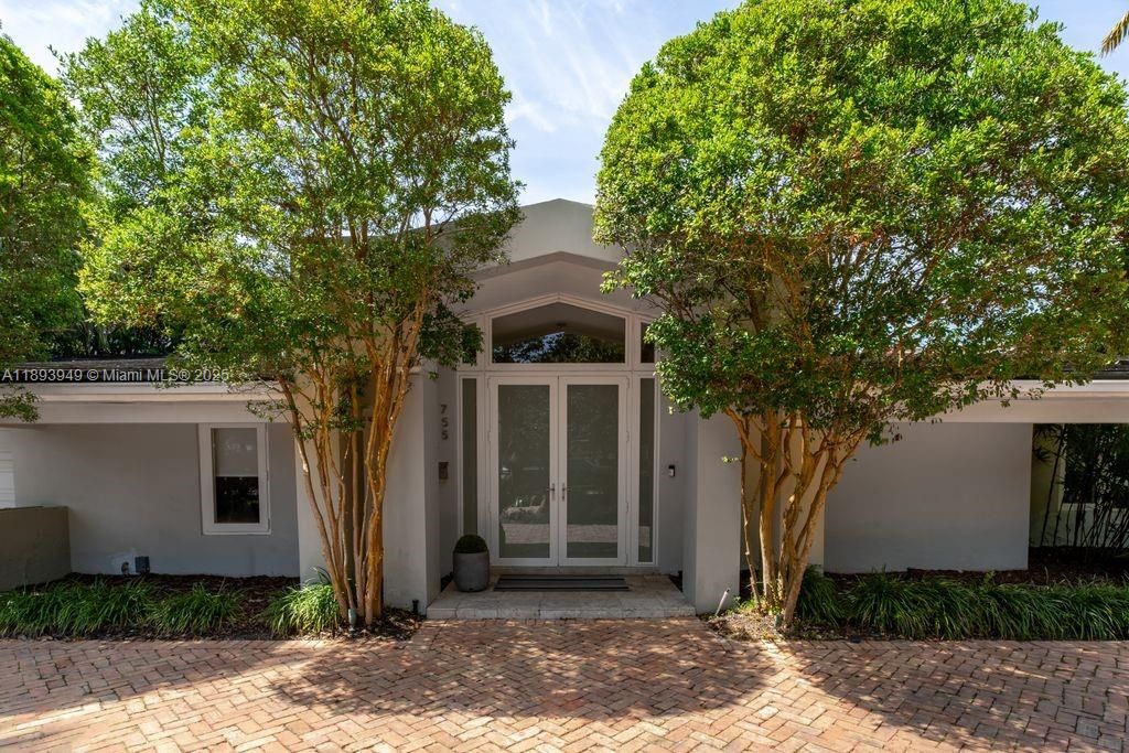 For Sale: $6,275,000 (5 beds, 5 baths, 5681 Square Feet)