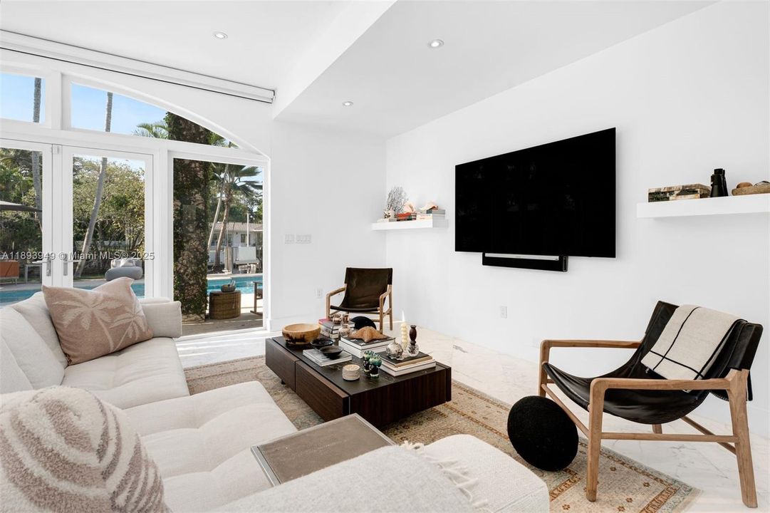 For Sale: $6,275,000 (5 beds, 5 baths, 5681 Square Feet)