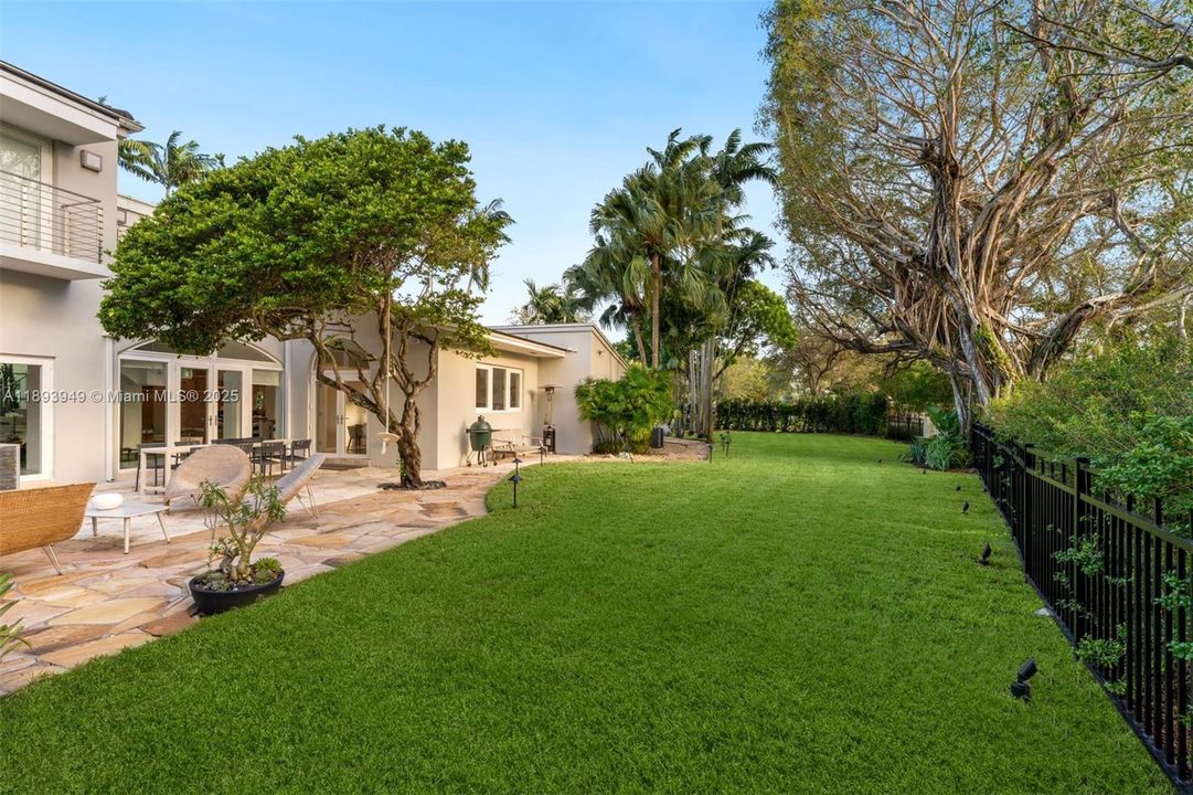 For Sale: $6,275,000 (5 beds, 5 baths, 5681 Square Feet)