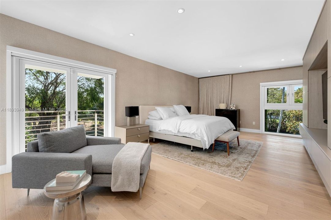 For Sale: $6,275,000 (5 beds, 5 baths, 5681 Square Feet)