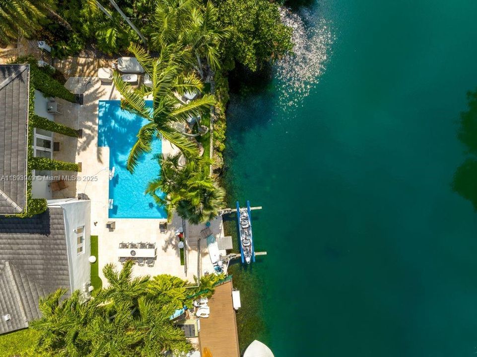 For Sale: $6,275,000 (5 beds, 5 baths, 5681 Square Feet)