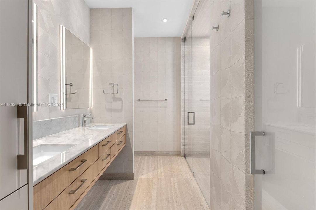 For Sale: $6,275,000 (5 beds, 5 baths, 5681 Square Feet)