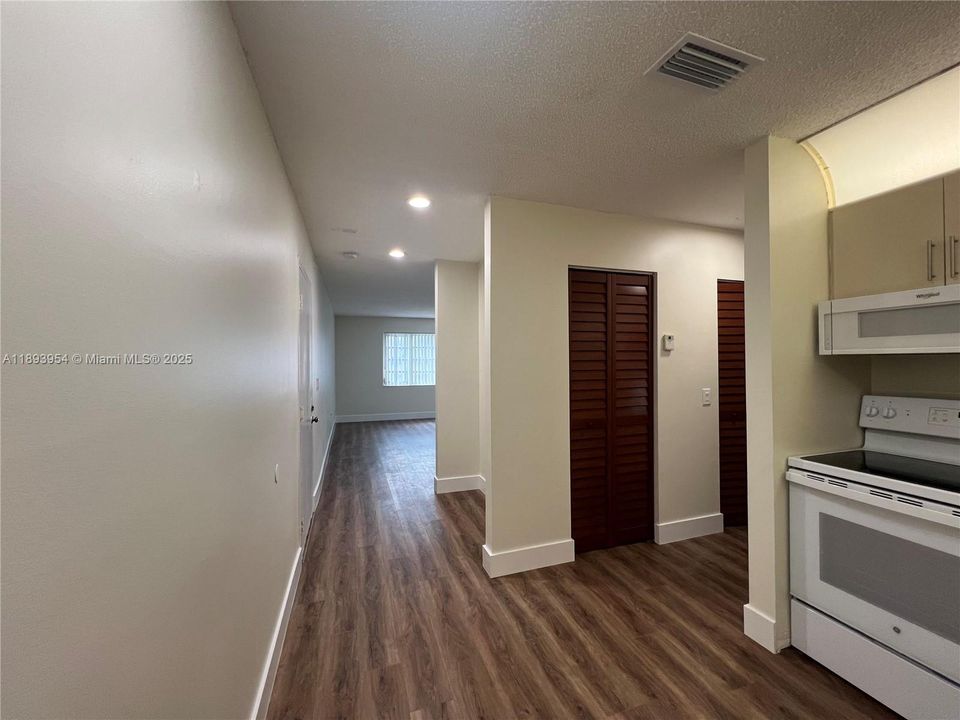 出租: $1,475 (1 贝兹, 1 浴室, 543 平方英尺)