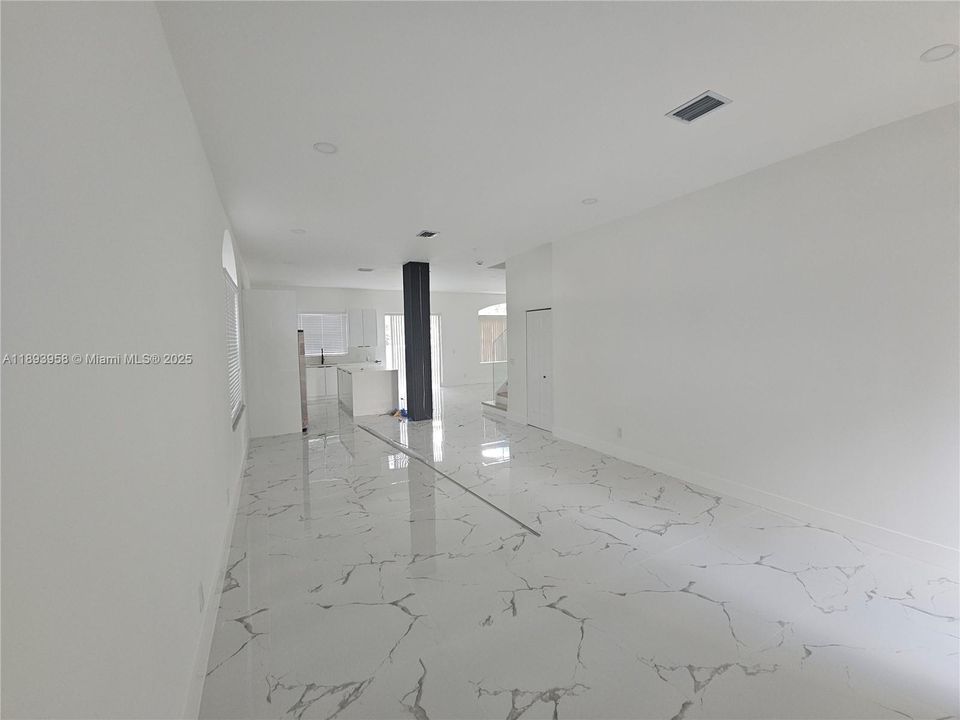 Activo con contrato: $750,000 (4 camas, 3 baños, 2540 Pies cuadrados)