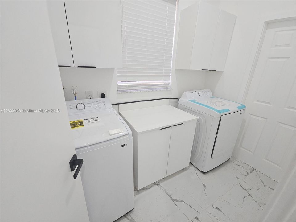 Activo con contrato: $750,000 (4 camas, 3 baños, 2540 Pies cuadrados)