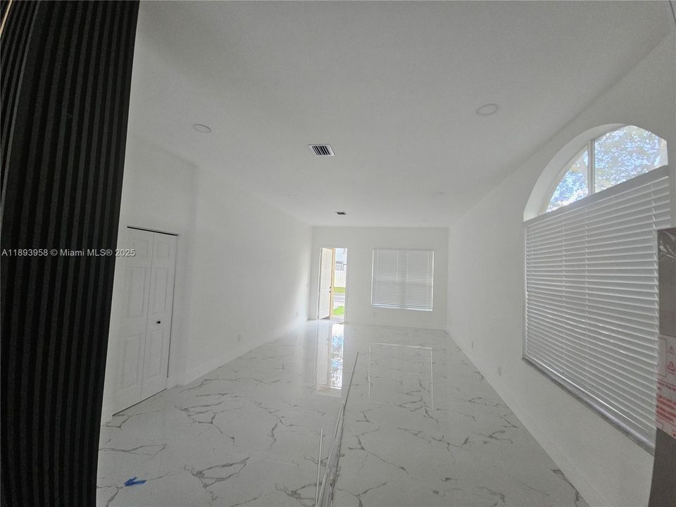 Activo con contrato: $750,000 (4 camas, 3 baños, 2540 Pies cuadrados)