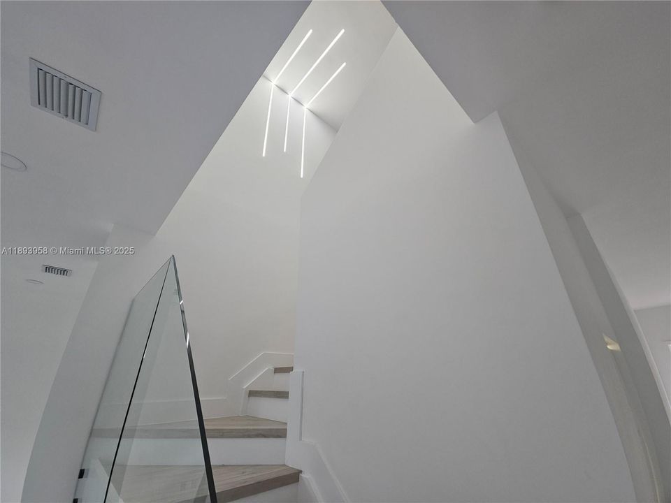 Activo con contrato: $750,000 (4 camas, 3 baños, 2540 Pies cuadrados)