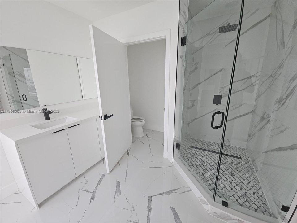 Activo con contrato: $750,000 (4 camas, 3 baños, 2540 Pies cuadrados)