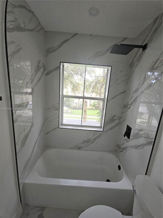 Activo con contrato: $750,000 (4 camas, 3 baños, 2540 Pies cuadrados)