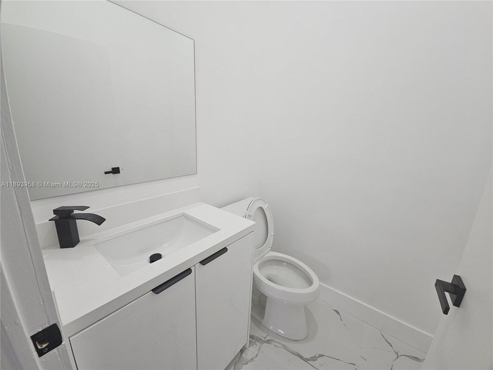 Activo con contrato: $750,000 (4 camas, 3 baños, 2540 Pies cuadrados)