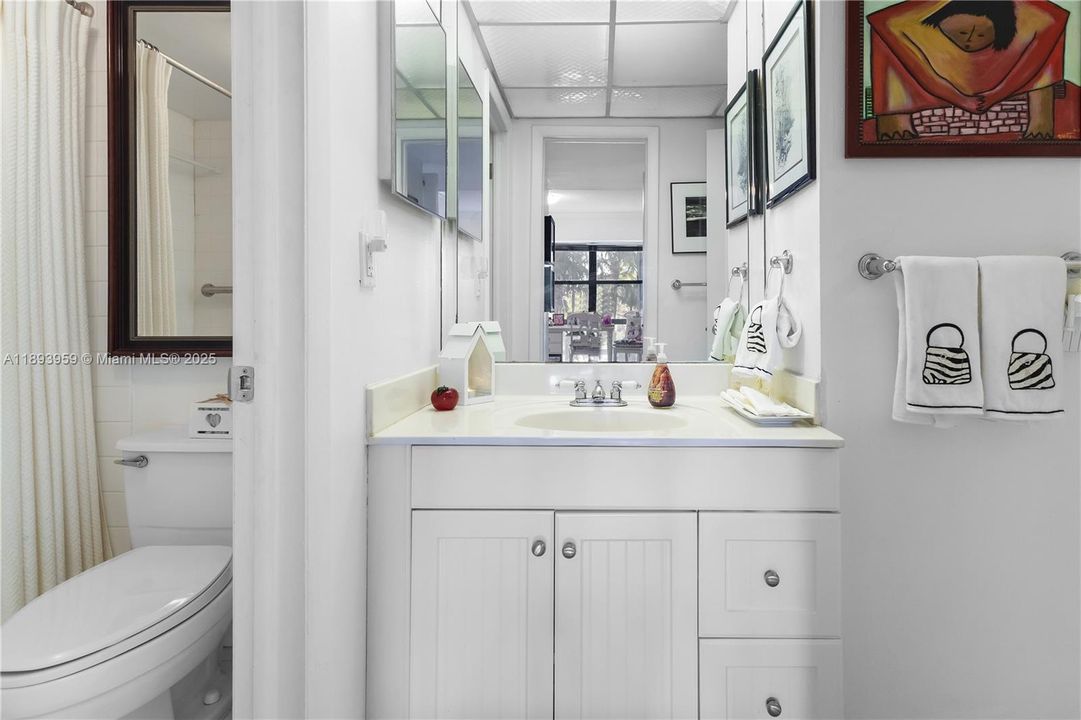 На продажу: $799,000 (2 спален, 2 ванн, 1105 Квадратных фут)