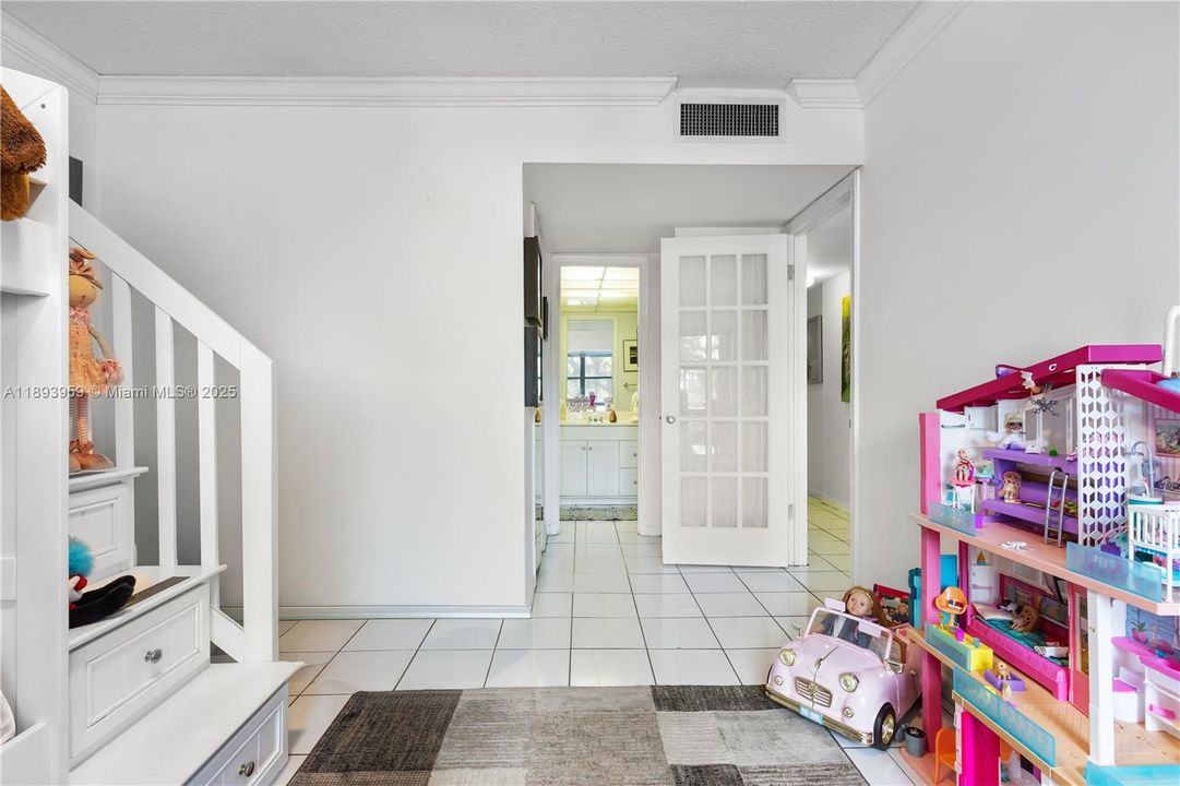 На продажу: $799,000 (2 спален, 2 ванн, 1105 Квадратных фут)