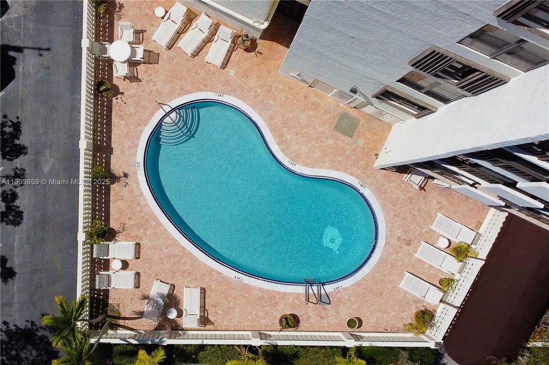 На продажу: $799,000 (2 спален, 2 ванн, 1105 Квадратных фут)