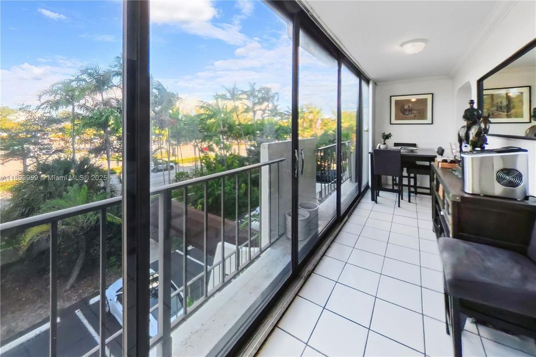 На продажу: $799,000 (2 спален, 2 ванн, 1105 Квадратных фут)