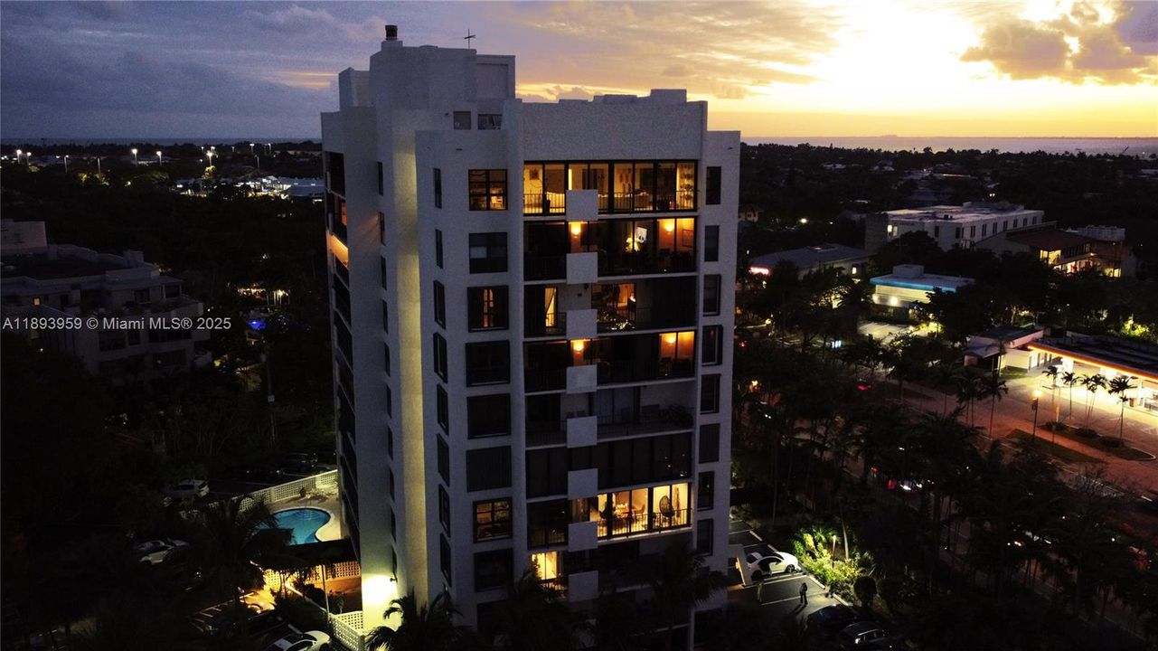 На продажу: $799,000 (2 спален, 2 ванн, 1105 Квадратных фут)