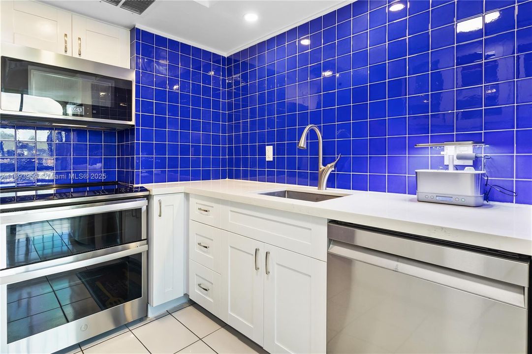 На продажу: $799,000 (2 спален, 2 ванн, 1105 Квадратных фут)