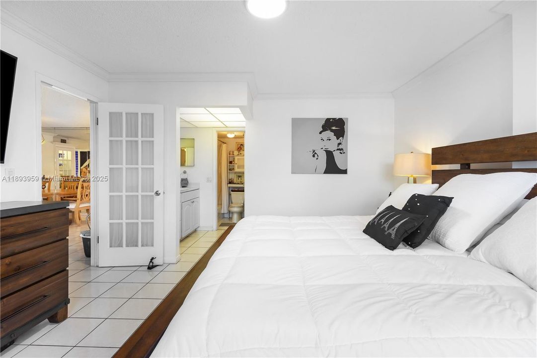 На продажу: $799,000 (2 спален, 2 ванн, 1105 Квадратных фут)