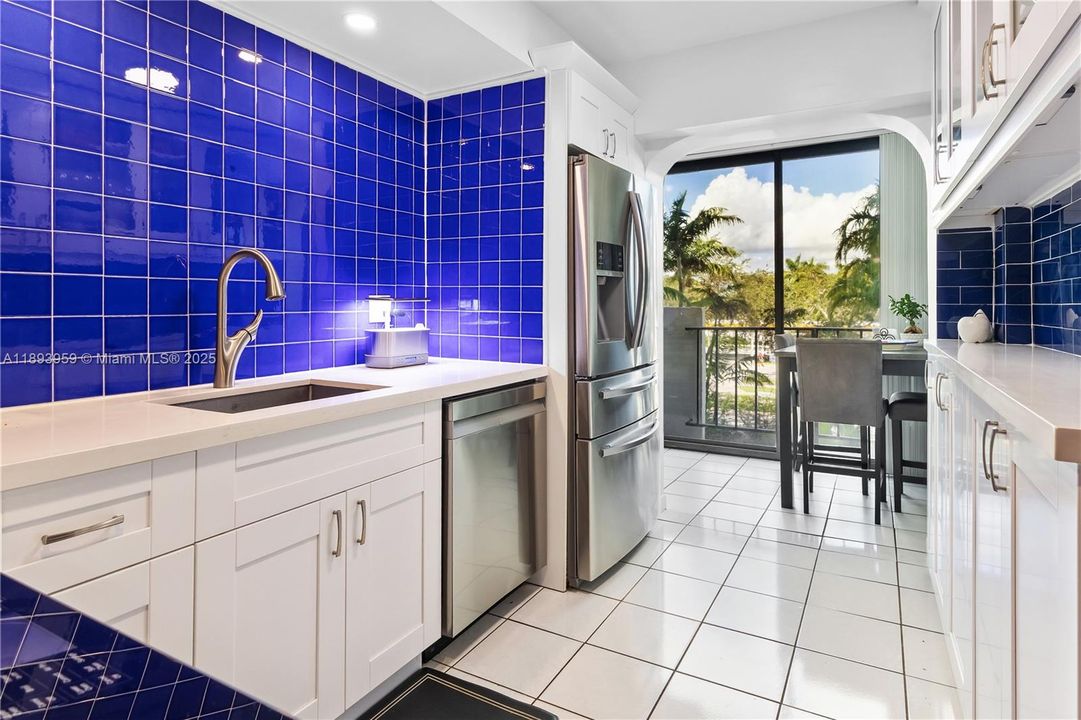 На продажу: $799,000 (2 спален, 2 ванн, 1105 Квадратных фут)