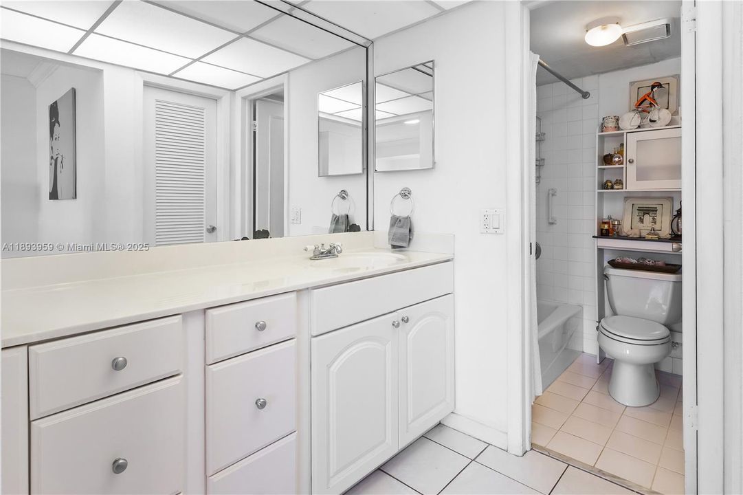 На продажу: $799,000 (2 спален, 2 ванн, 1105 Квадратных фут)