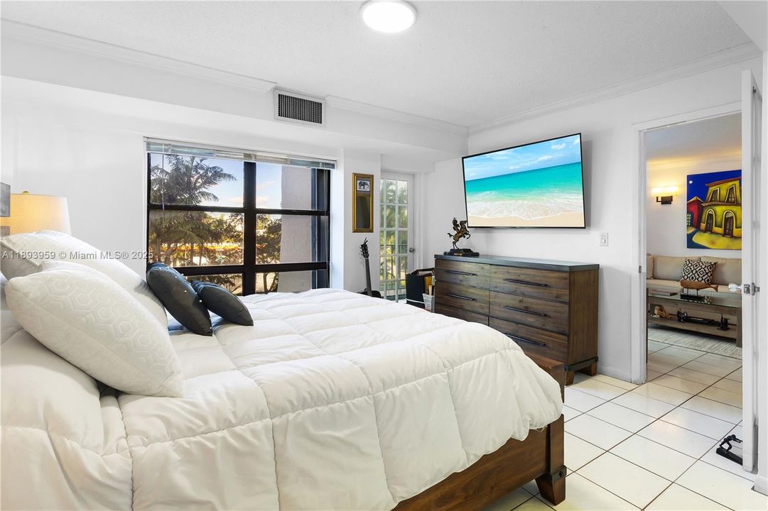 На продажу: $799,000 (2 спален, 2 ванн, 1105 Квадратных фут)