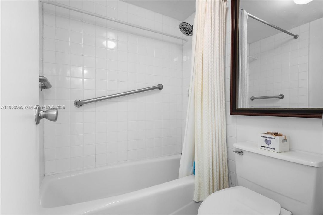 На продажу: $799,000 (2 спален, 2 ванн, 1105 Квадратных фут)