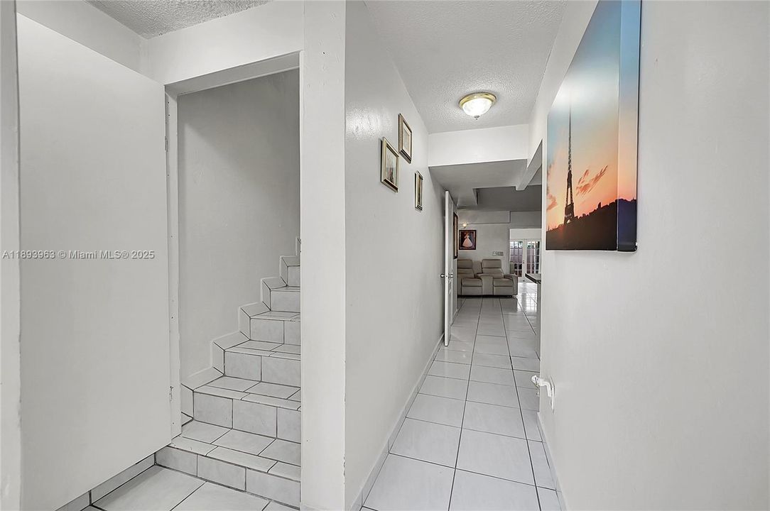 Activo con contrato: $415,000 (3 camas, 1 baños, 1278 Pies cuadrados)