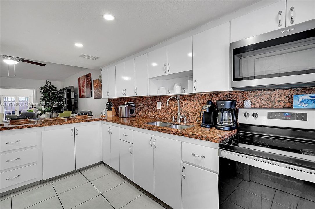 Activo con contrato: $415,000 (3 camas, 1 baños, 1278 Pies cuadrados)