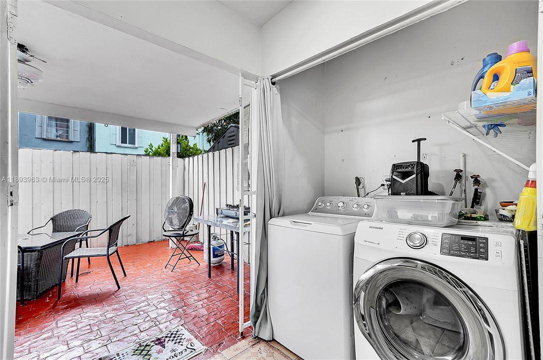 Activo con contrato: $415,000 (3 camas, 1 baños, 1278 Pies cuadrados)