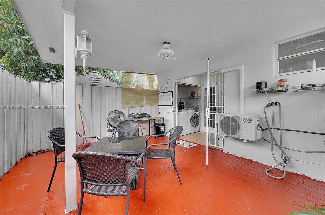 Activo con contrato: $415,000 (3 camas, 1 baños, 1278 Pies cuadrados)