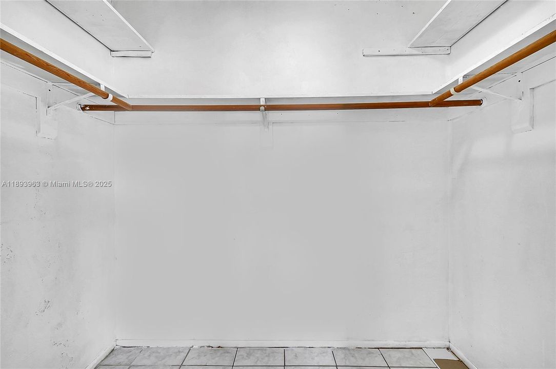 Activo con contrato: $415,000 (3 camas, 1 baños, 1278 Pies cuadrados)