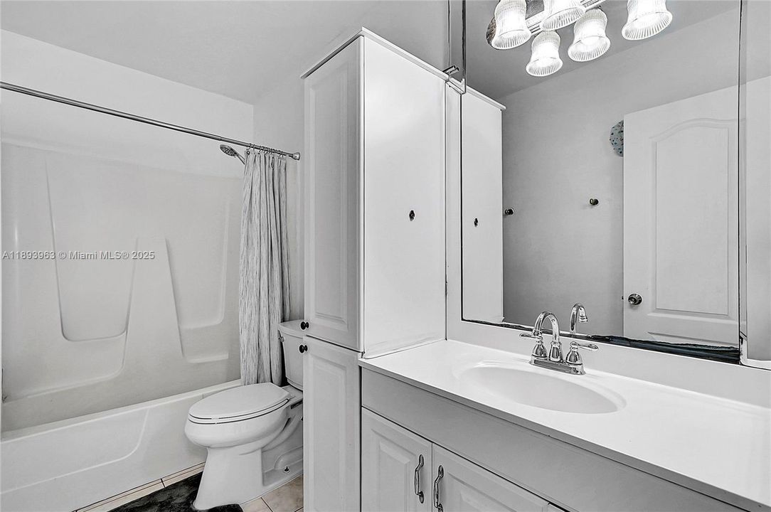 Activo con contrato: $415,000 (3 camas, 1 baños, 1278 Pies cuadrados)