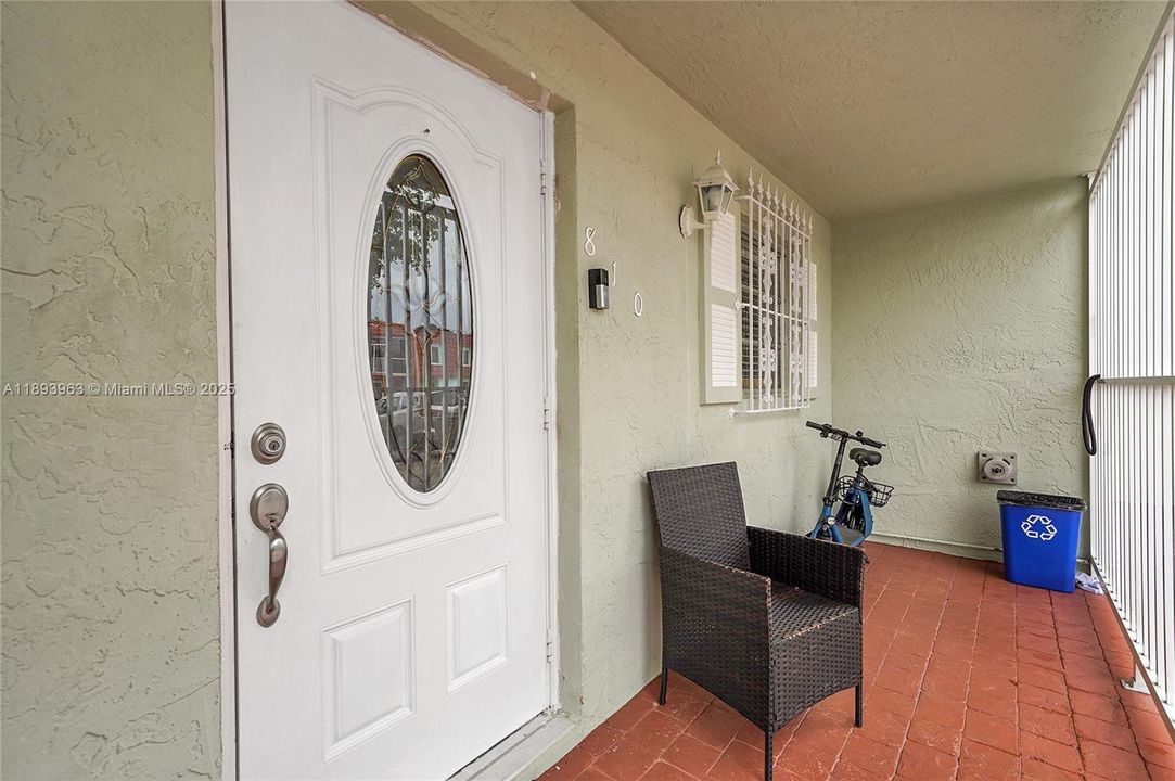 Activo con contrato: $415,000 (3 camas, 1 baños, 1278 Pies cuadrados)