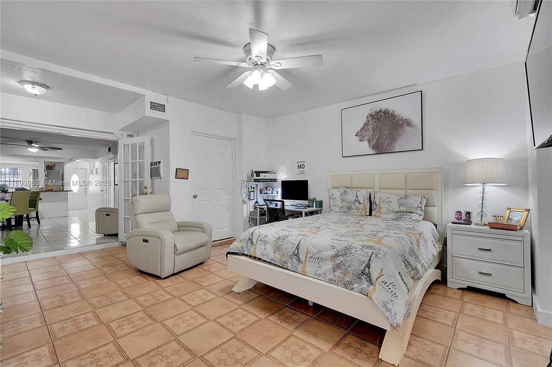 Activo con contrato: $415,000 (3 camas, 1 baños, 1278 Pies cuadrados)