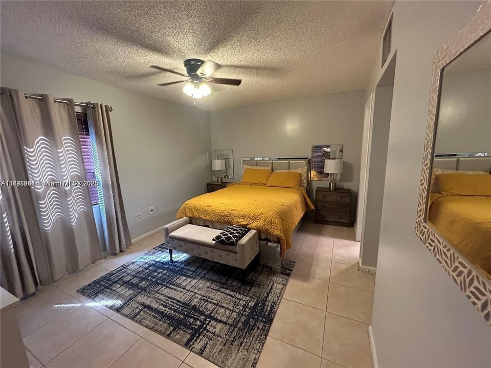 Под контрактом: $280,000 (2 спален, 1 ванн, 1000 Квадратных фут)