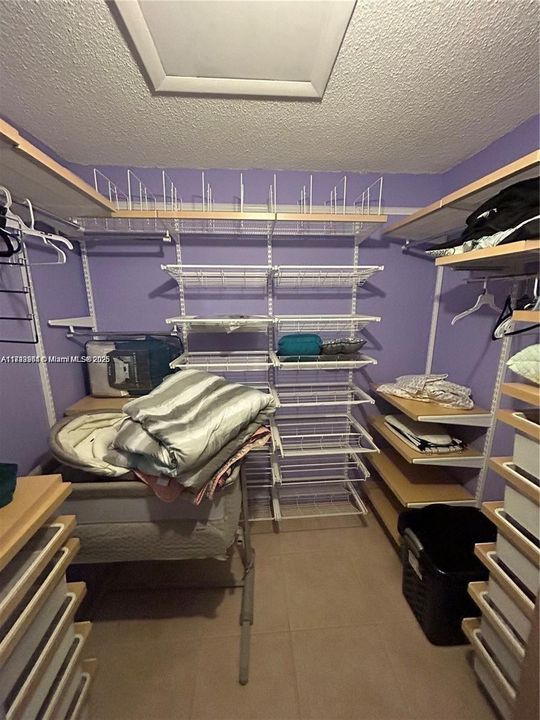 Под контрактом: $280,000 (2 спален, 1 ванн, 1000 Квадратных фут)