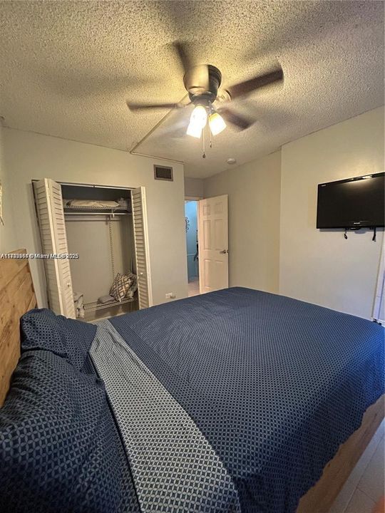 Под контрактом: $280,000 (2 спален, 1 ванн, 1000 Квадратных фут)