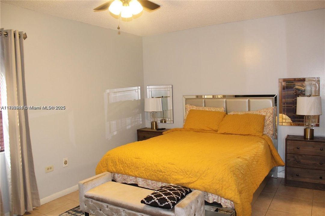 Под контрактом: $280,000 (2 спален, 1 ванн, 1000 Квадратных фут)