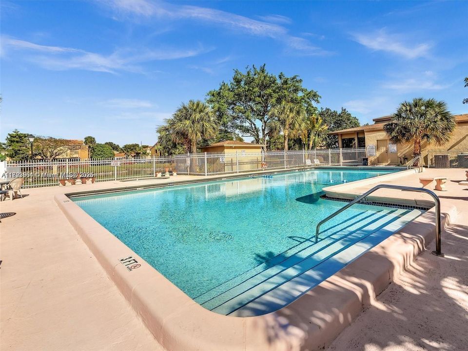 Под контрактом: $280,000 (2 спален, 1 ванн, 1000 Квадратных фут)