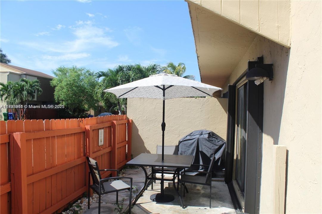 Под контрактом: $280,000 (2 спален, 1 ванн, 1000 Квадратных фут)