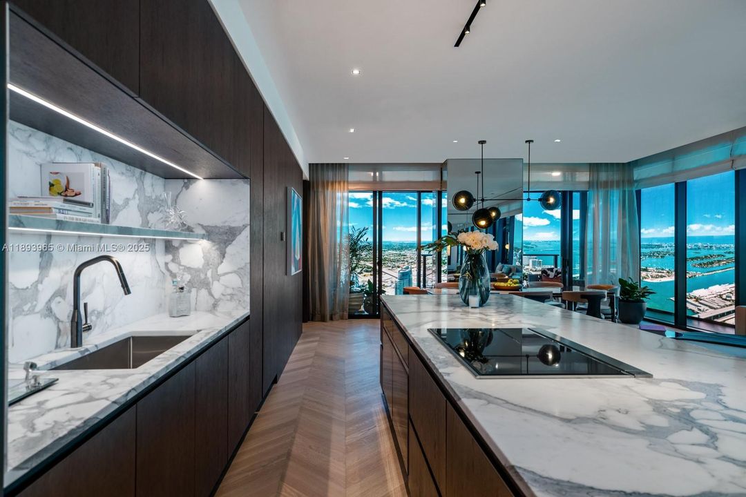 En Venta: $7,657,854 (3 camas, 3 baños, 2838 Pies cuadrados)