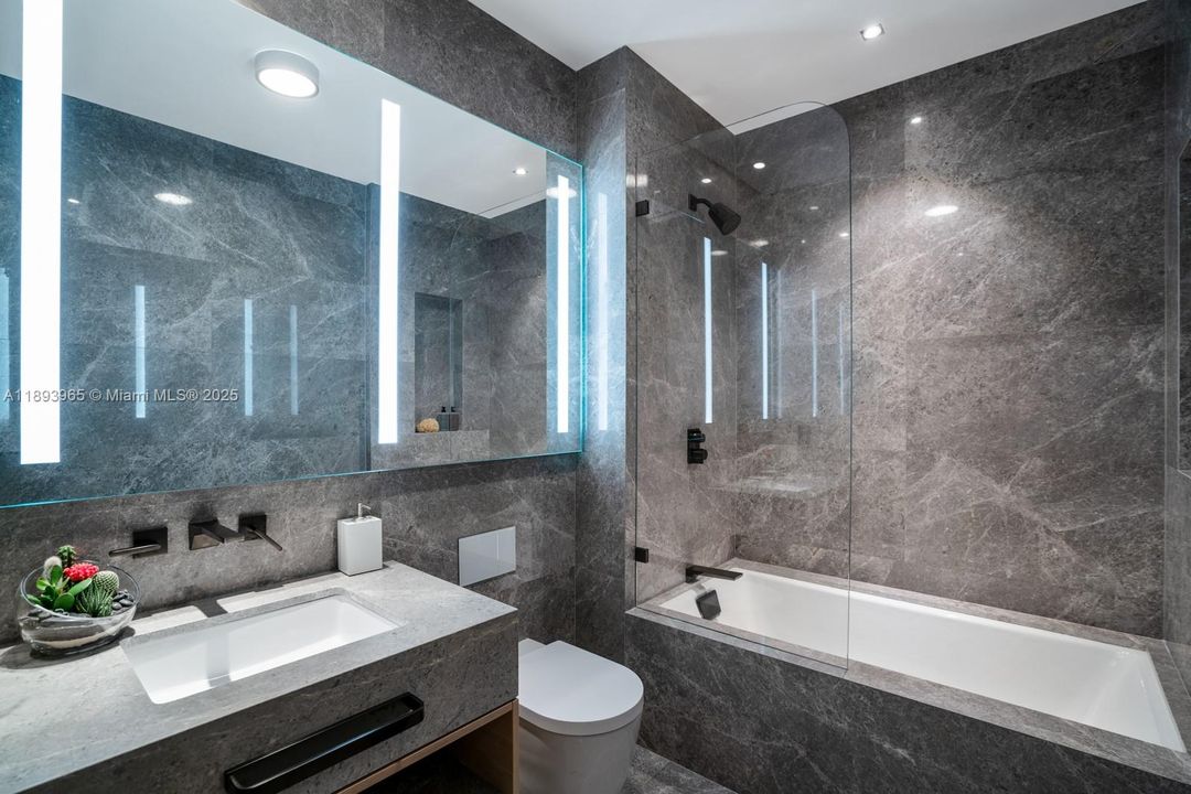 En Venta: $7,657,854 (3 camas, 3 baños, 2838 Pies cuadrados)